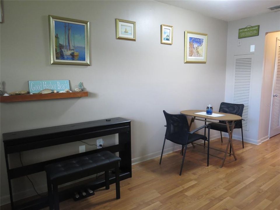 For Sale: $82,000 (1 beds, 1 baths, 520 Square Feet)