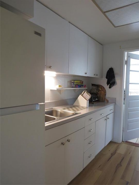 For Sale: $82,000 (1 beds, 1 baths, 520 Square Feet)