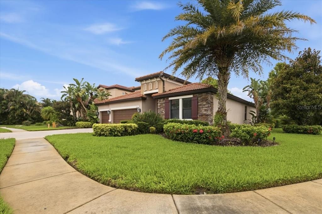 For Sale: $897,400 (5 beds, 3 baths, 2857 Square Feet)