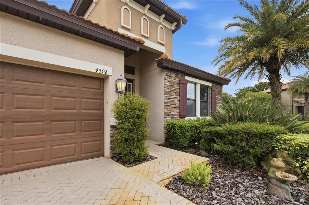 For Sale: $897,400 (5 beds, 3 baths, 2857 Square Feet)
