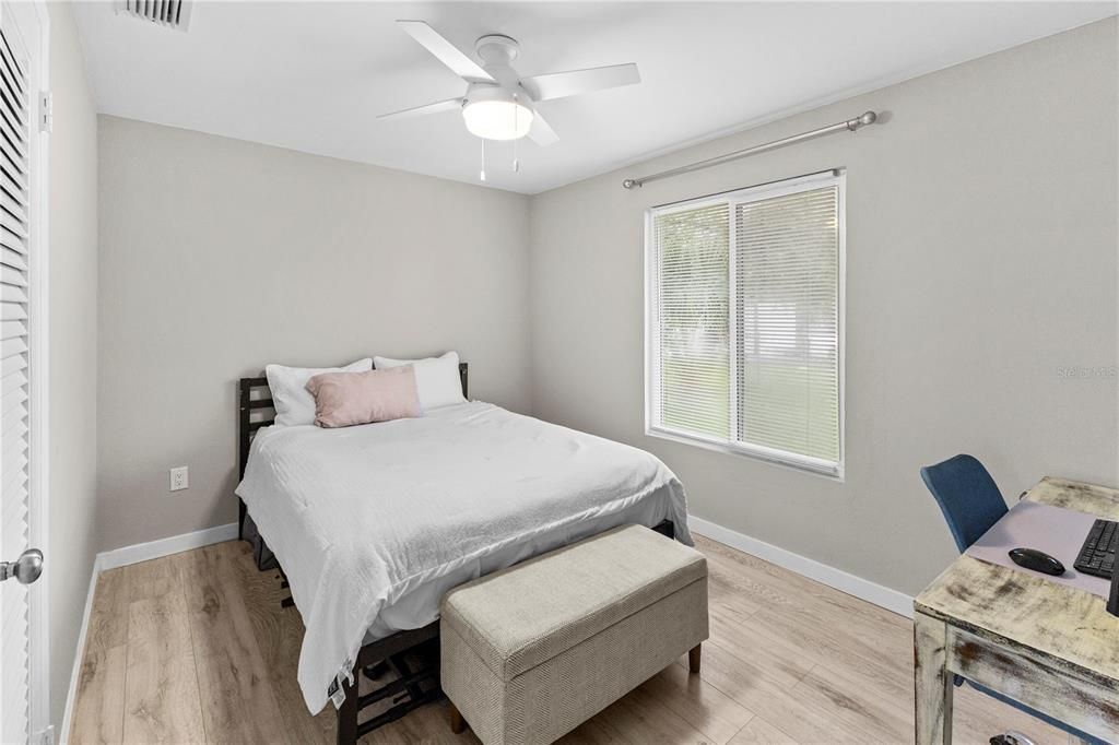 Active With Contract: $2,300 (3 beds, 1 baths, 936 Square Feet)