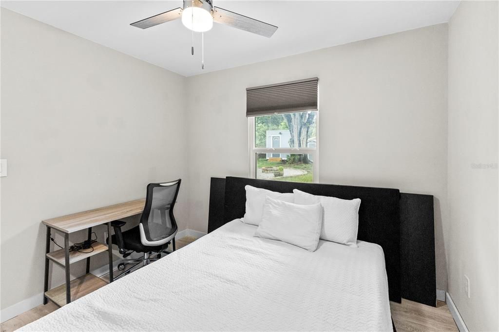 Active With Contract: $2,300 (3 beds, 1 baths, 936 Square Feet)