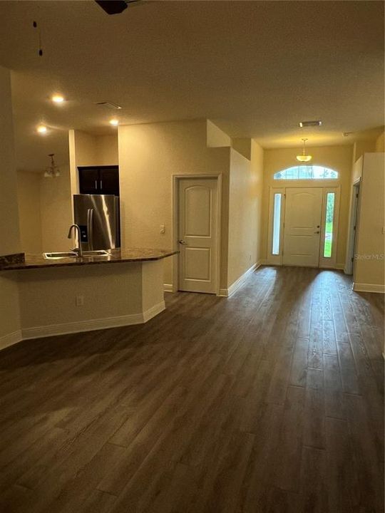 For Sale: $289,900 (4 beds, 2 baths, 1825 Square Feet)