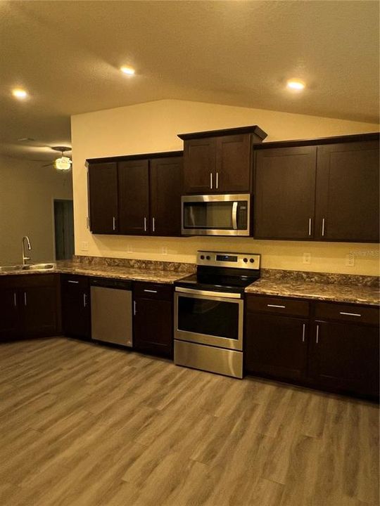 For Sale: $289,900 (4 beds, 2 baths, 1825 Square Feet)
