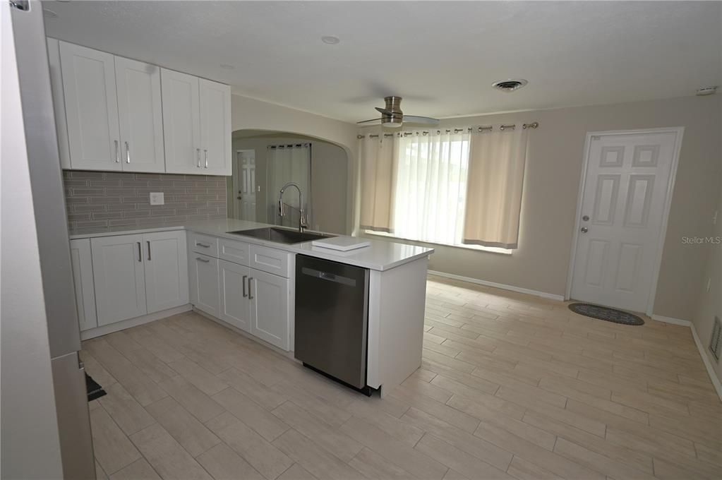 For Sale: $295,000 (3 beds, 2 baths, 1488 Square Feet)