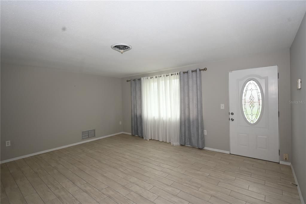 For Sale: $295,000 (3 beds, 2 baths, 1488 Square Feet)
