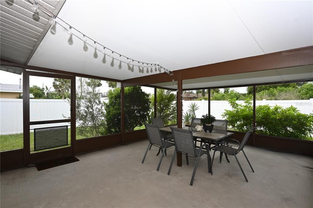 For Sale: $295,000 (3 beds, 2 baths, 1488 Square Feet)