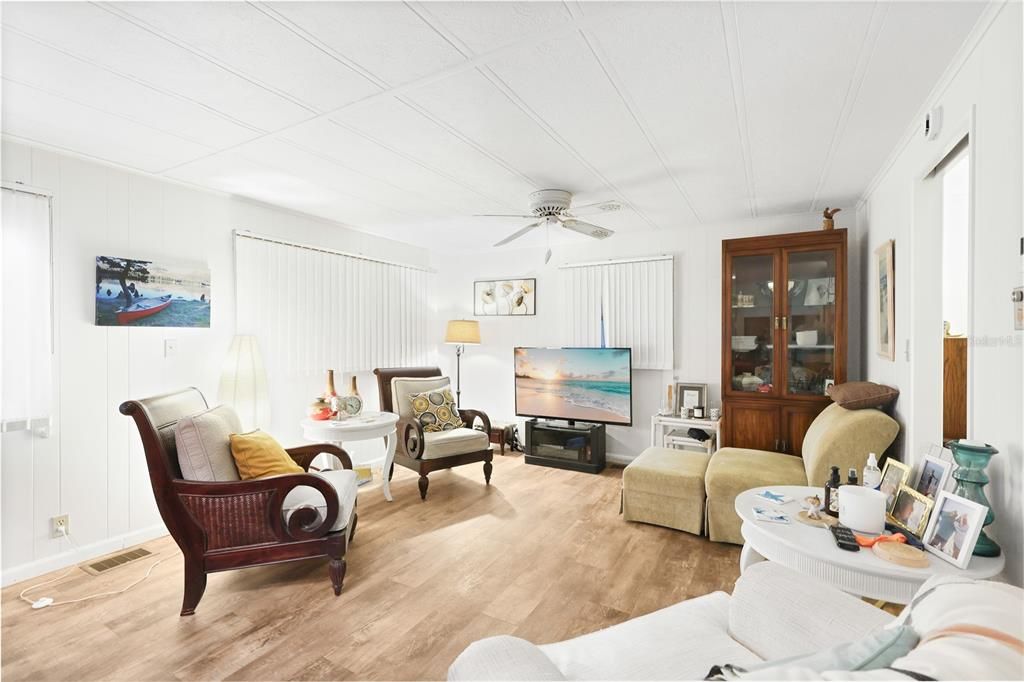 For Sale: $125,000 (3 beds, 2 baths, 1450 Square Feet)