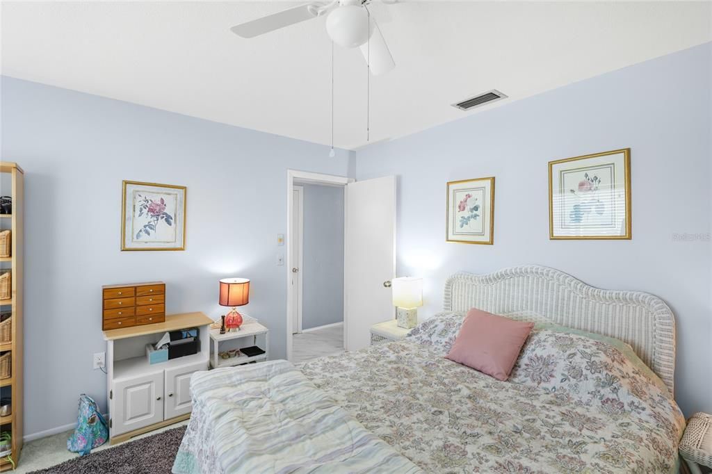 For Sale: $225,000 (2 beds, 2 baths, 1312 Square Feet)