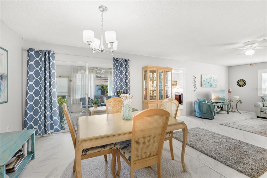 For Sale: $225,000 (2 beds, 2 baths, 1312 Square Feet)