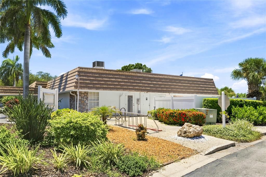 For Sale: $225,000 (2 beds, 2 baths, 1312 Square Feet)
