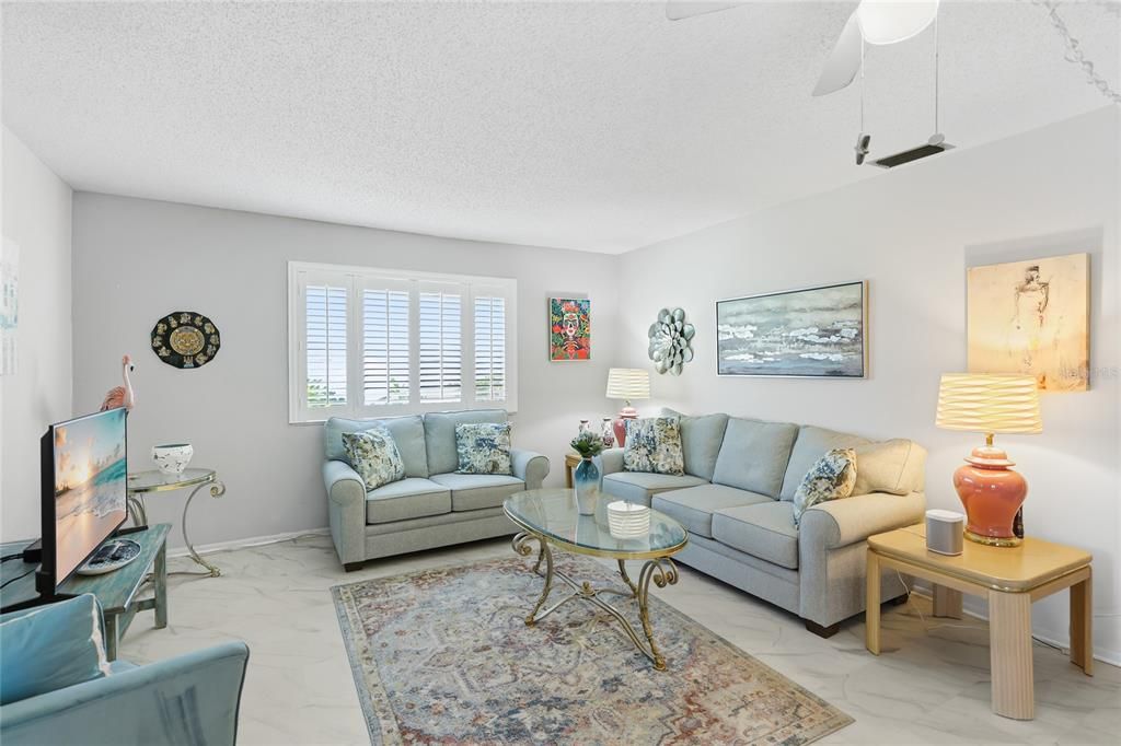 For Sale: $225,000 (2 beds, 2 baths, 1312 Square Feet)