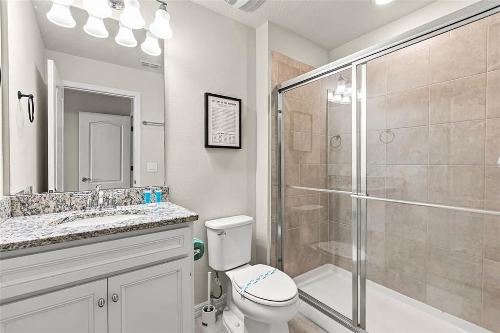 En Venta: $405,000 (5 camas, 4 baños, 2281 Pies cuadrados)