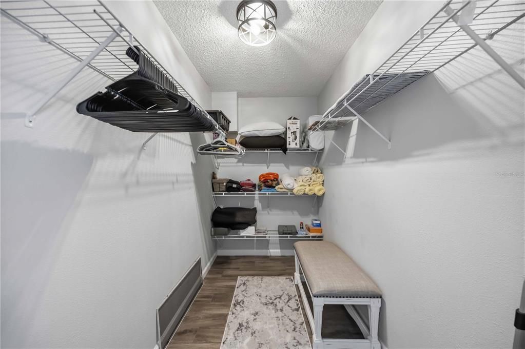 For Sale: $299,000 (2 beds, 2 baths, 948 Square Feet)