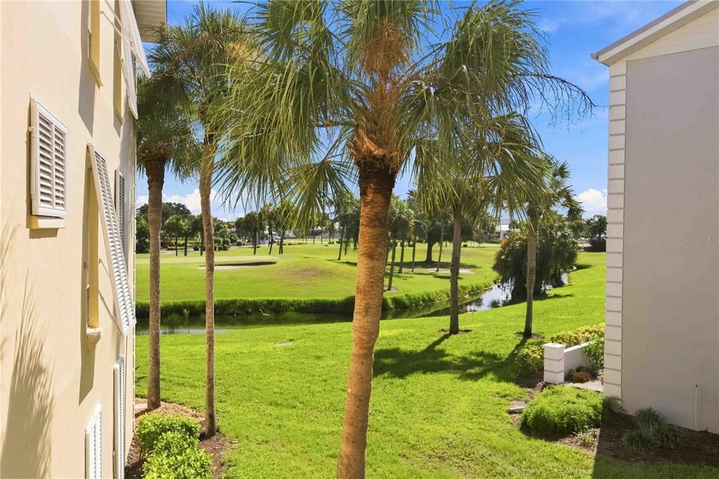 For Sale: $299,000 (2 beds, 2 baths, 948 Square Feet)