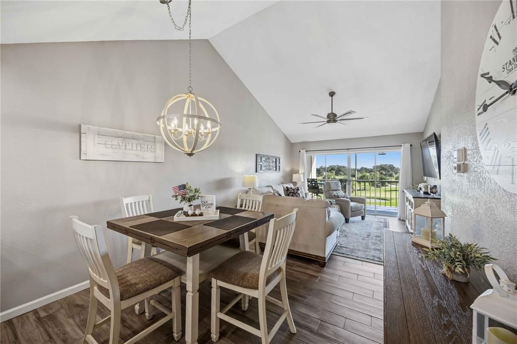 For Sale: $299,000 (2 beds, 2 baths, 948 Square Feet)