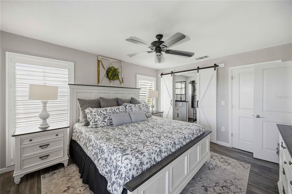 For Sale: $299,000 (2 beds, 2 baths, 948 Square Feet)