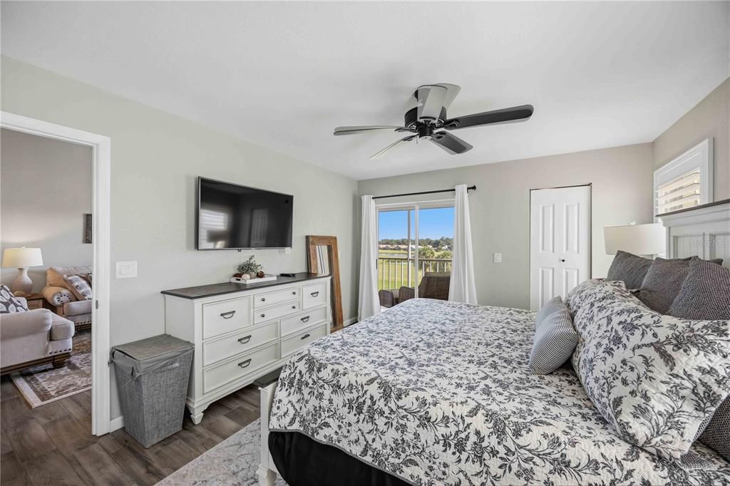 For Sale: $299,000 (2 beds, 2 baths, 948 Square Feet)
