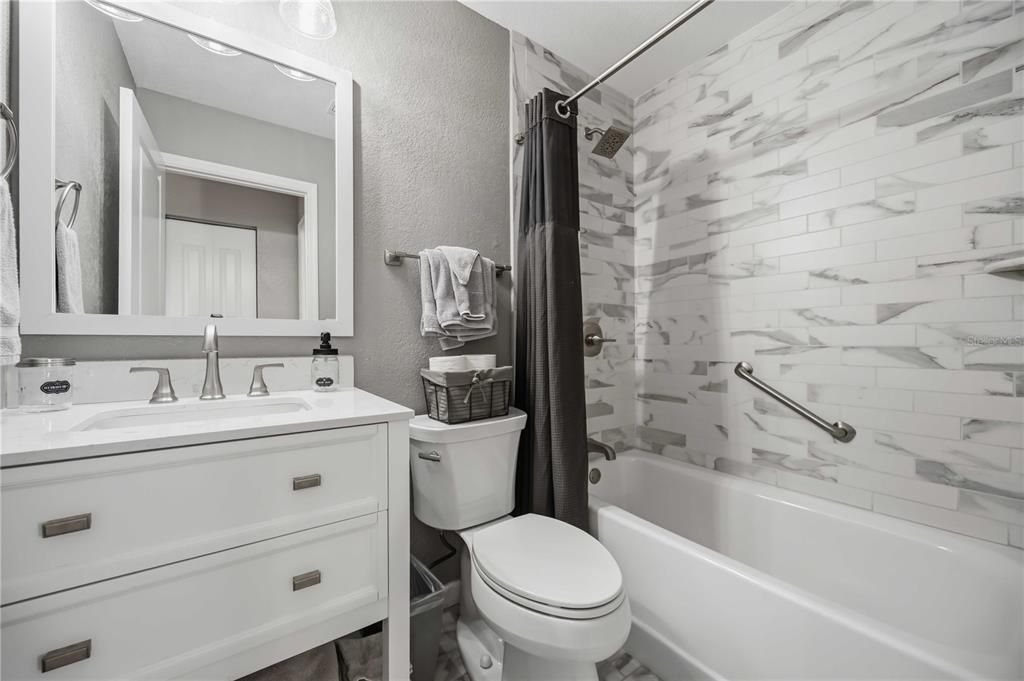 For Sale: $299,000 (2 beds, 2 baths, 948 Square Feet)