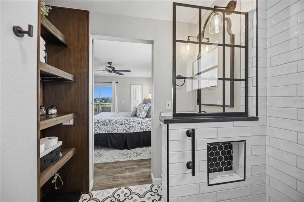 For Sale: $299,000 (2 beds, 2 baths, 948 Square Feet)