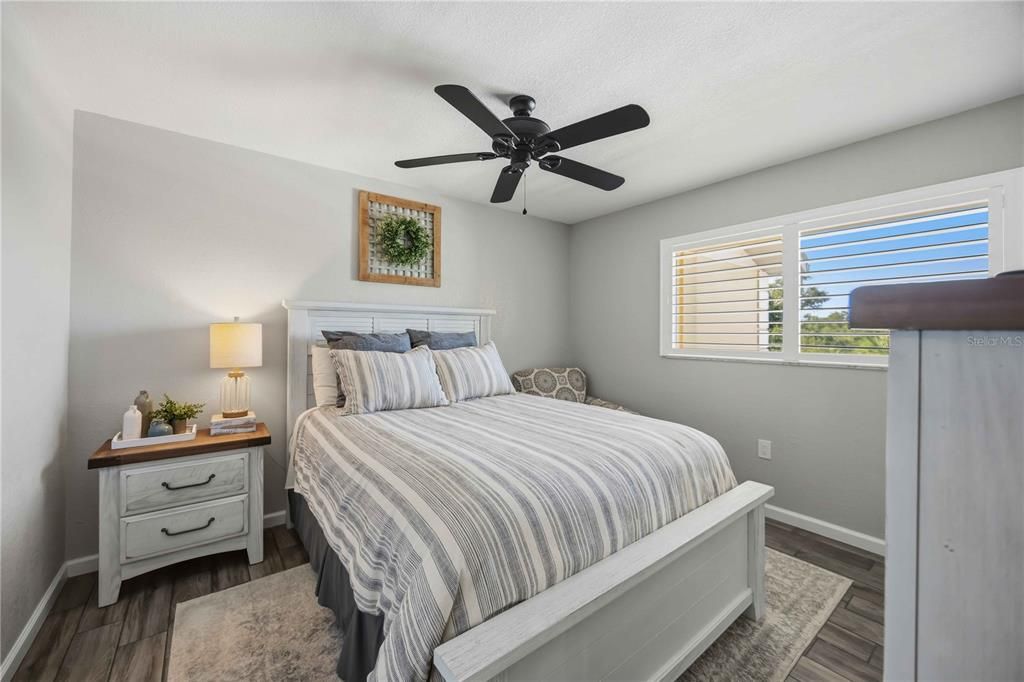 For Sale: $299,000 (2 beds, 2 baths, 948 Square Feet)