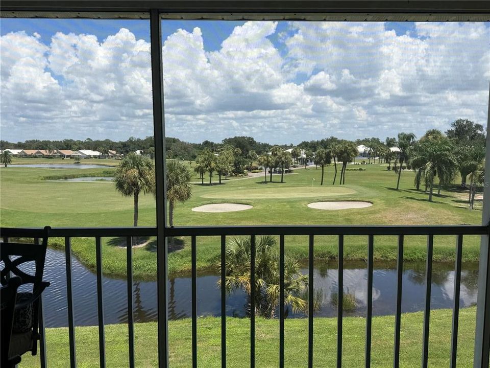 For Sale: $299,000 (2 beds, 2 baths, 948 Square Feet)