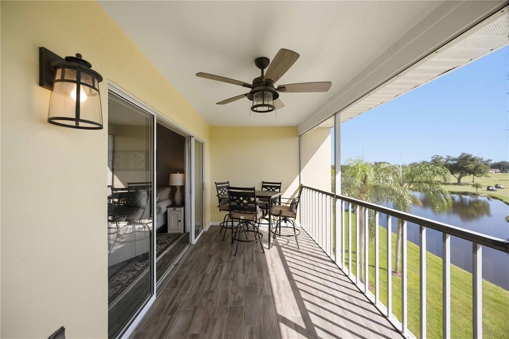 For Sale: $299,000 (2 beds, 2 baths, 948 Square Feet)