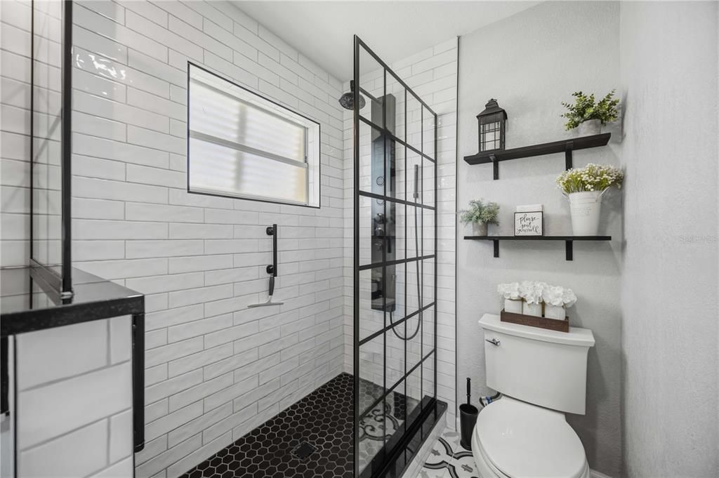 For Sale: $299,000 (2 beds, 2 baths, 948 Square Feet)