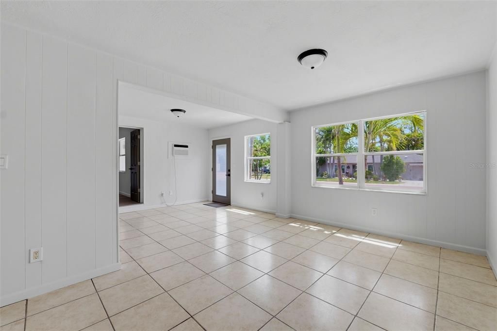 For Rent: $1,350 (0 beds, 1 baths, 478 Square Feet)