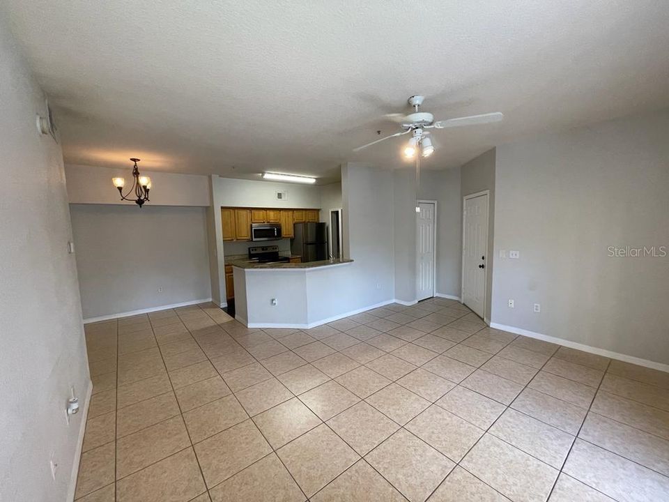 For Rent: $1,350 (1 beds, 1 baths, 713 Square Feet)