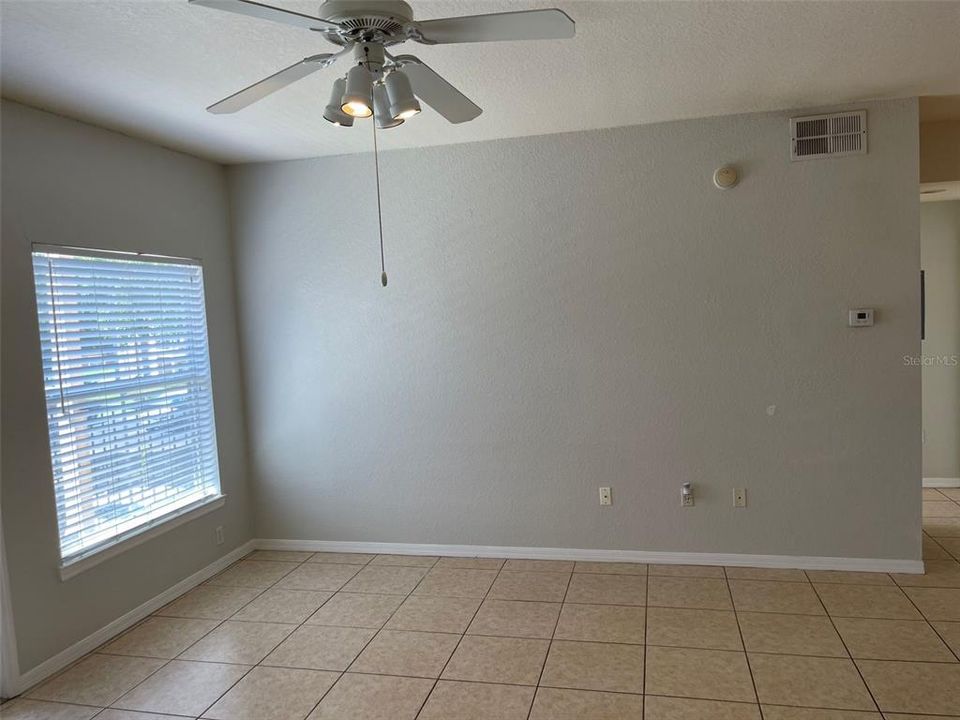 For Rent: $1,350 (1 beds, 1 baths, 713 Square Feet)