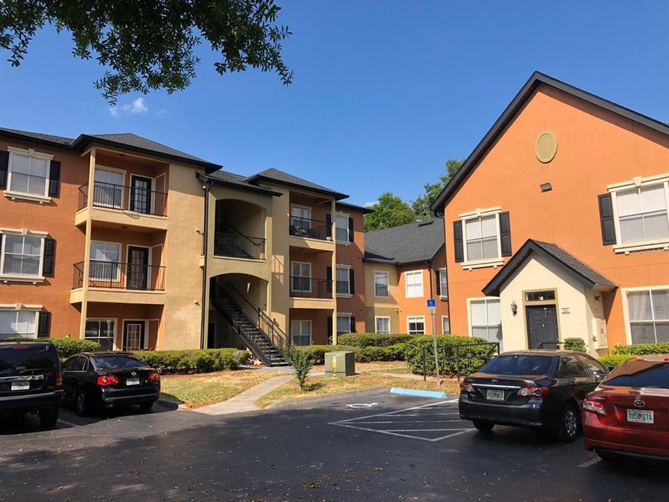 For Rent: $1,350 (1 beds, 1 baths, 713 Square Feet)