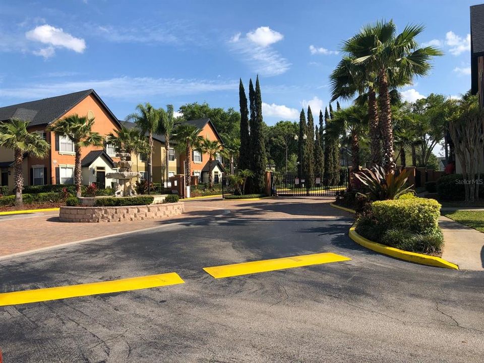 For Rent: $1,350 (1 beds, 1 baths, 713 Square Feet)
