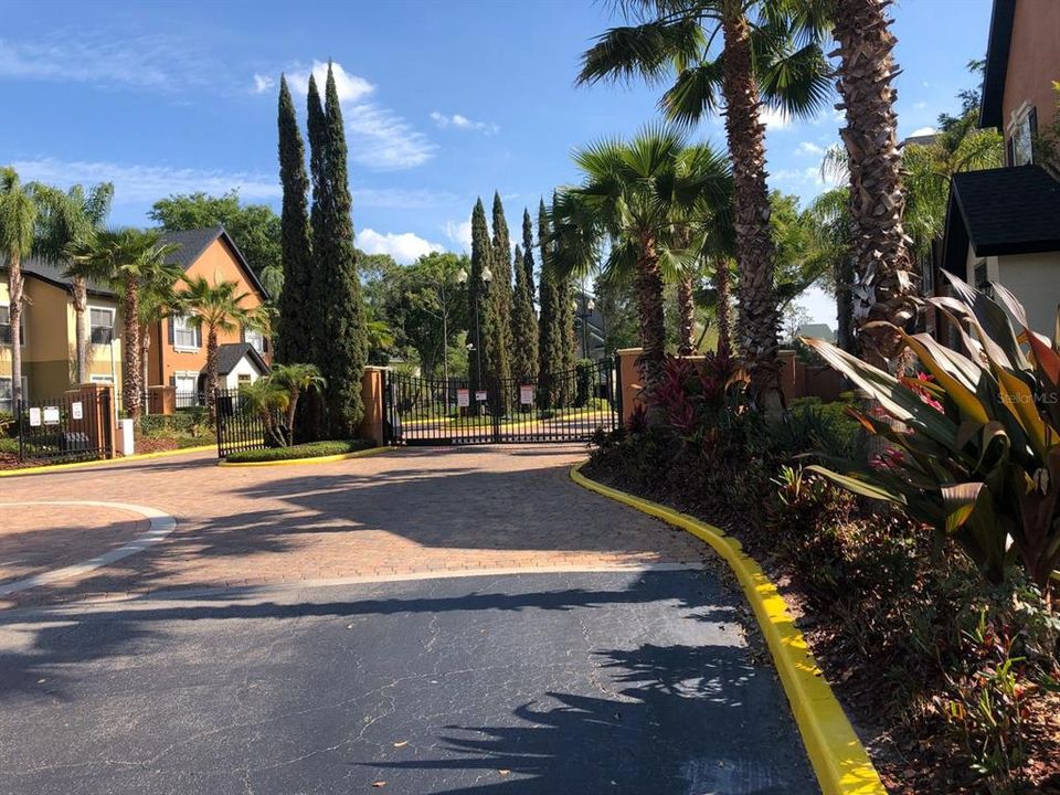 For Rent: $1,350 (1 beds, 1 baths, 713 Square Feet)