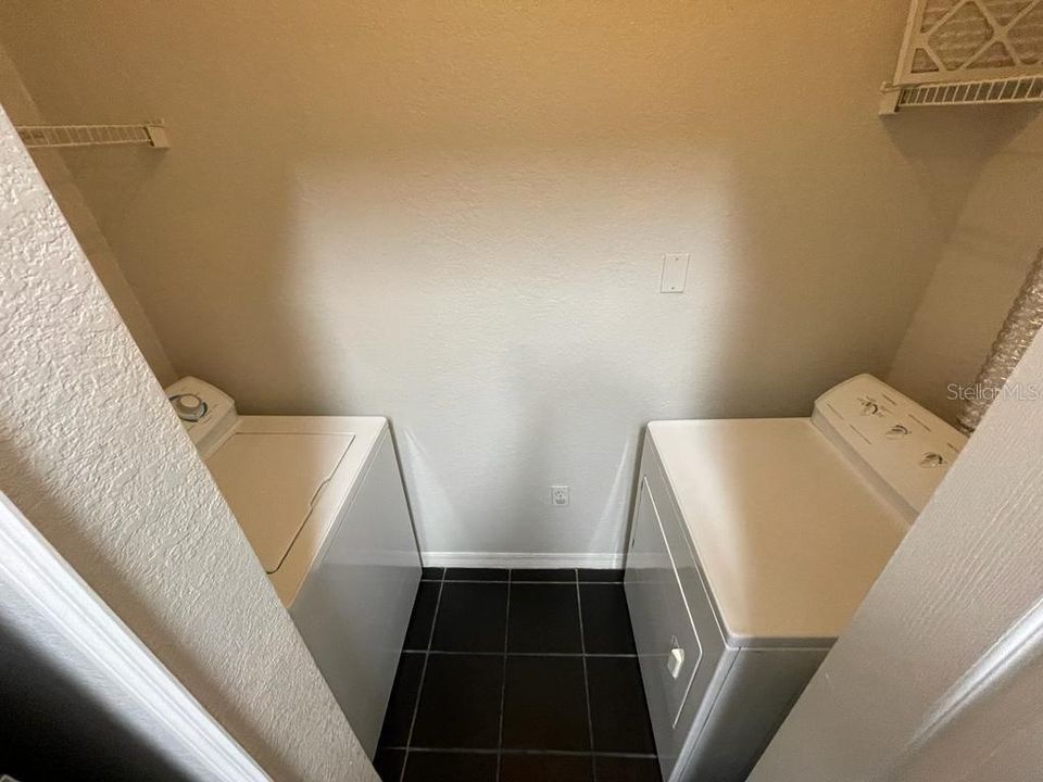 For Rent: $1,350 (1 beds, 1 baths, 713 Square Feet)