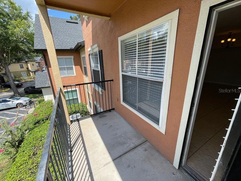For Rent: $1,350 (1 beds, 1 baths, 713 Square Feet)