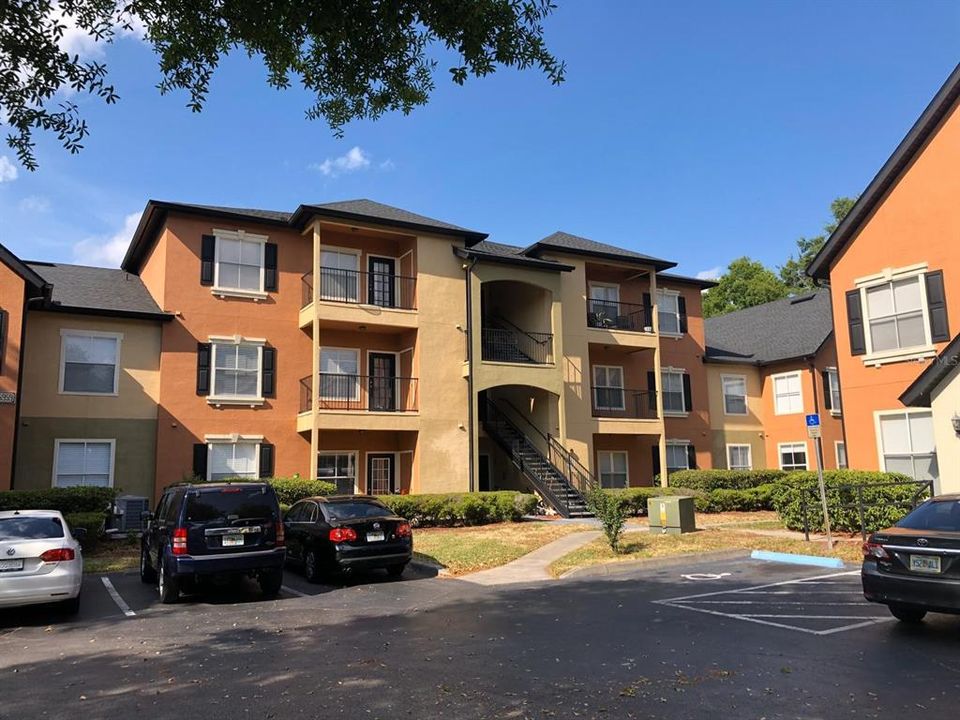 For Rent: $1,350 (1 beds, 1 baths, 713 Square Feet)