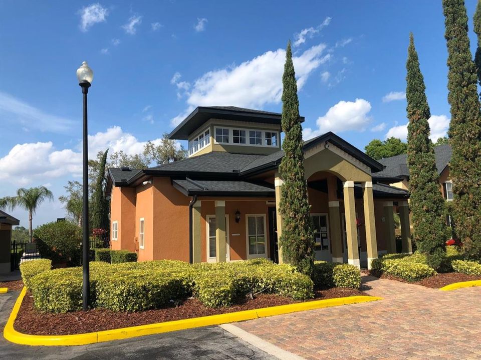 For Rent: $1,350 (1 beds, 1 baths, 713 Square Feet)
