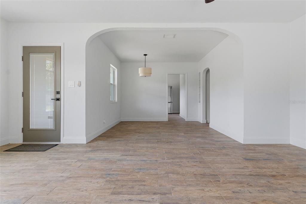 For Rent: $2,995 (2 beds, 1 baths, 1154 Square Feet)