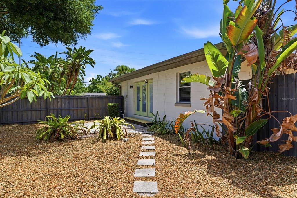 For Rent: $2,995 (2 beds, 1 baths, 1154 Square Feet)