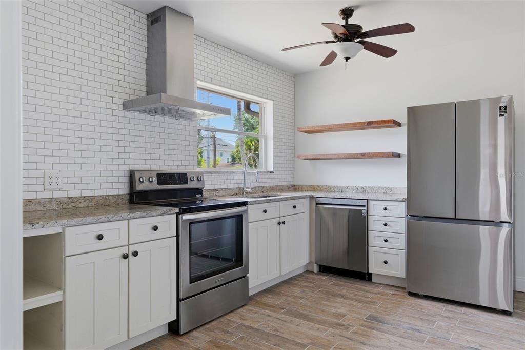 For Rent: $2,995 (2 beds, 1 baths, 1154 Square Feet)