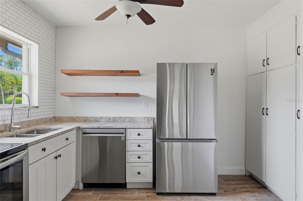 For Rent: $2,995 (2 beds, 1 baths, 1154 Square Feet)