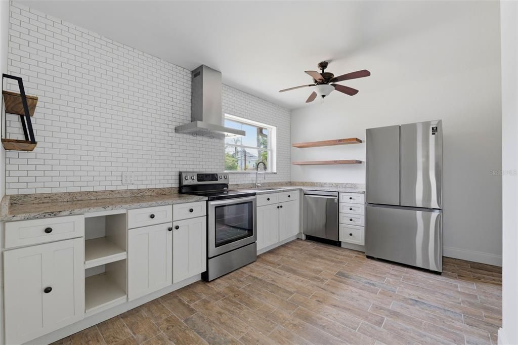 For Rent: $2,995 (2 beds, 1 baths, 1154 Square Feet)