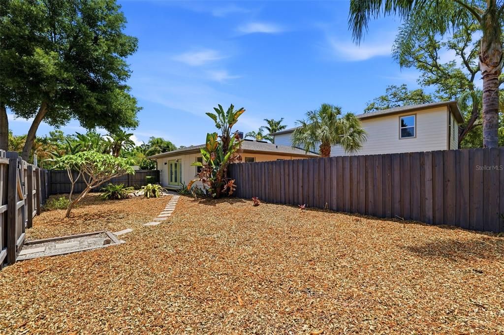 For Rent: $2,995 (2 beds, 1 baths, 1154 Square Feet)