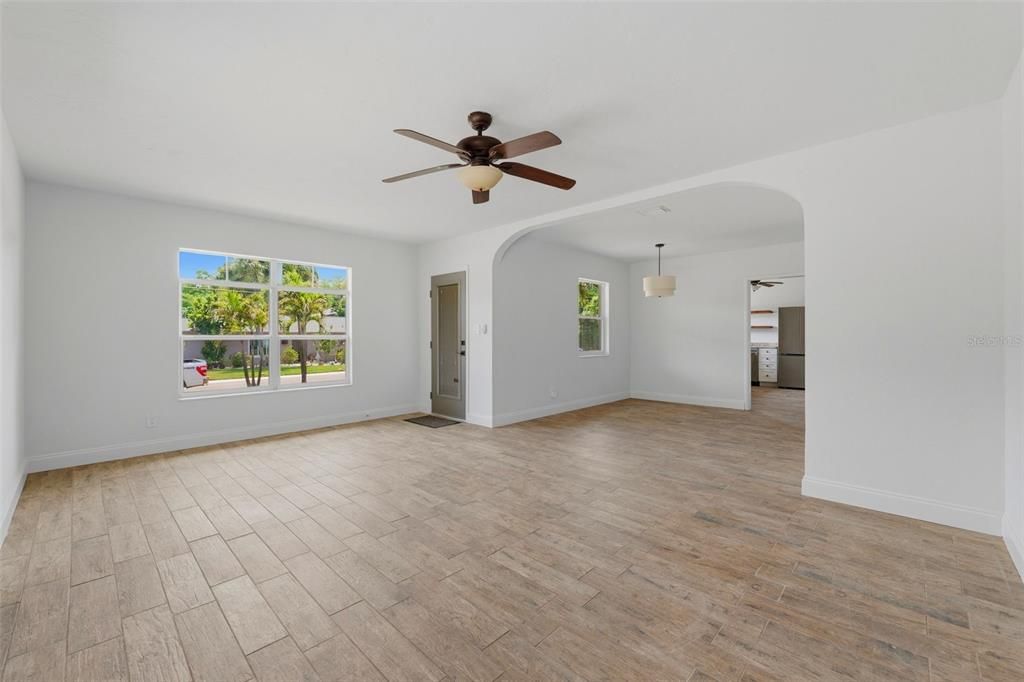 For Rent: $2,995 (2 beds, 1 baths, 1154 Square Feet)