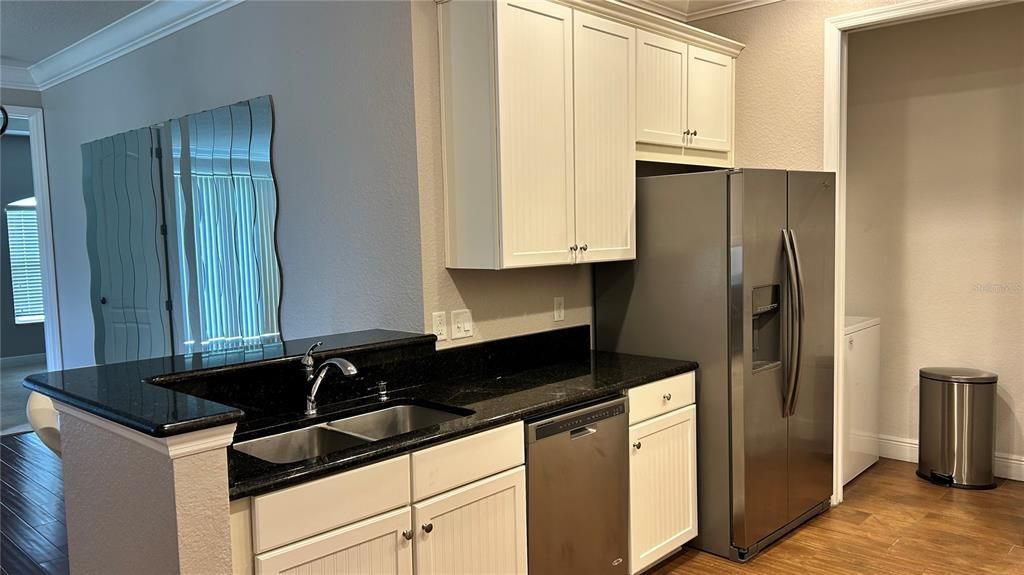 For Rent: $2,700 (3 beds, 2 baths, 1408 Square Feet)