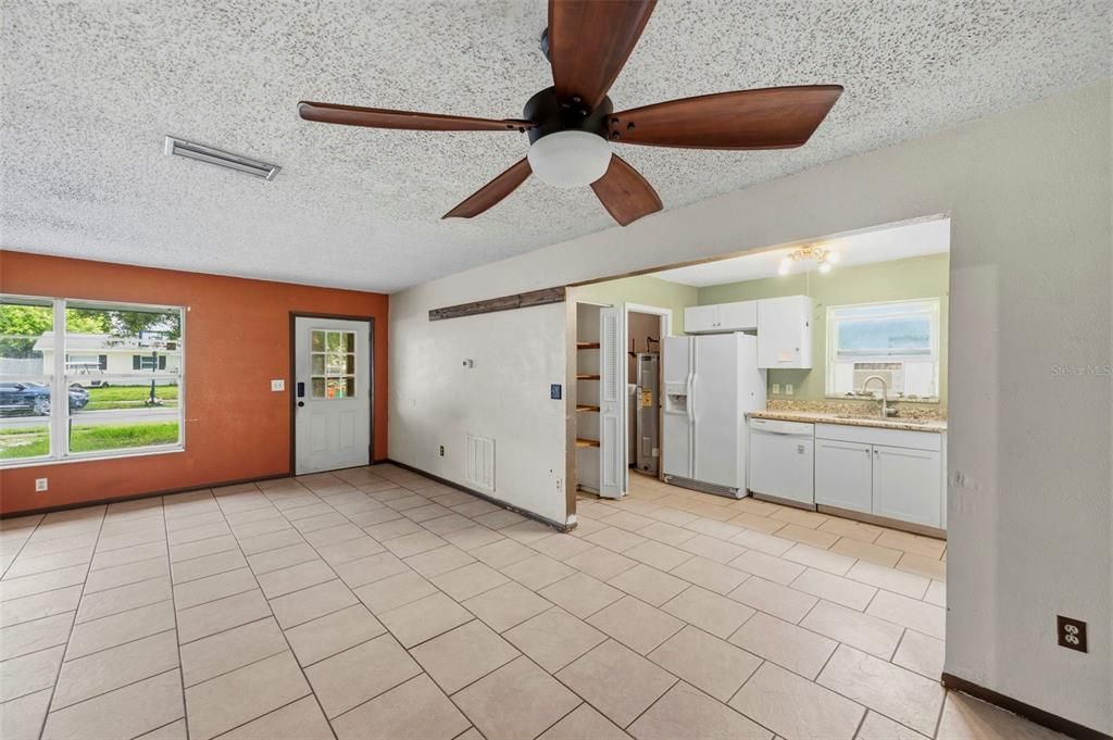 For Sale: $249,000 (3 beds, 1 baths, 1104 Square Feet)