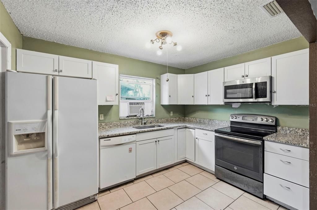 For Sale: $249,000 (3 beds, 1 baths, 1104 Square Feet)