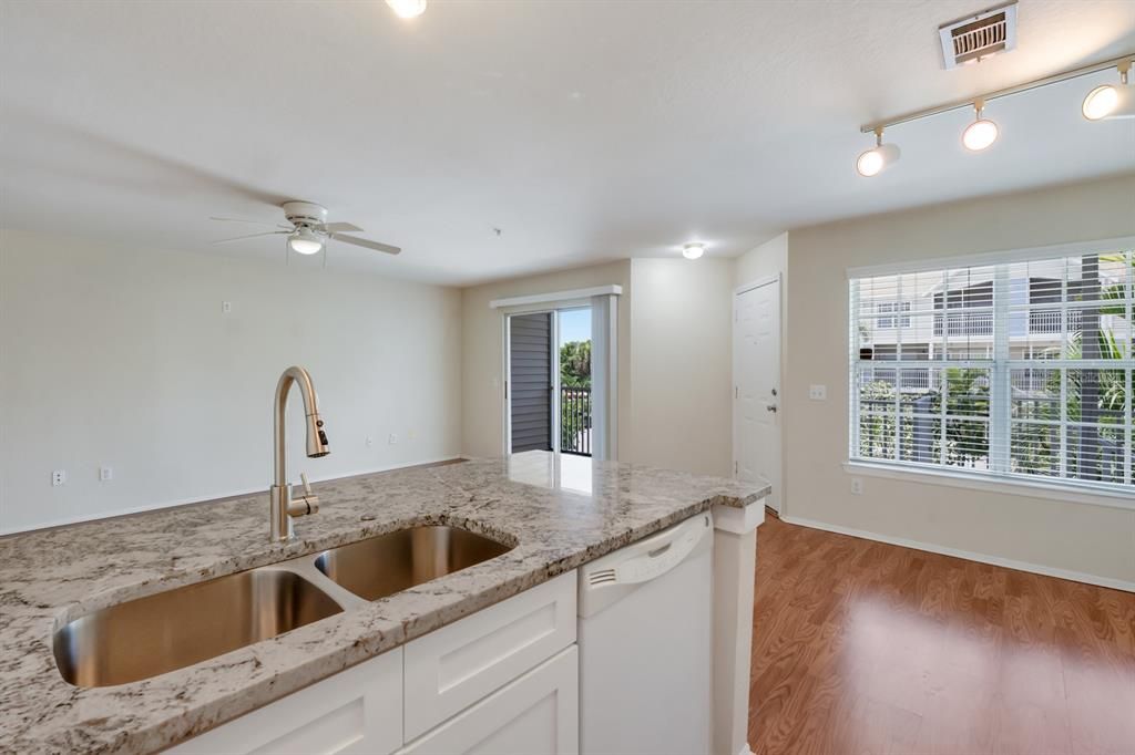 For Sale: $310,000 (2 beds, 2 baths, 1224 Square Feet)