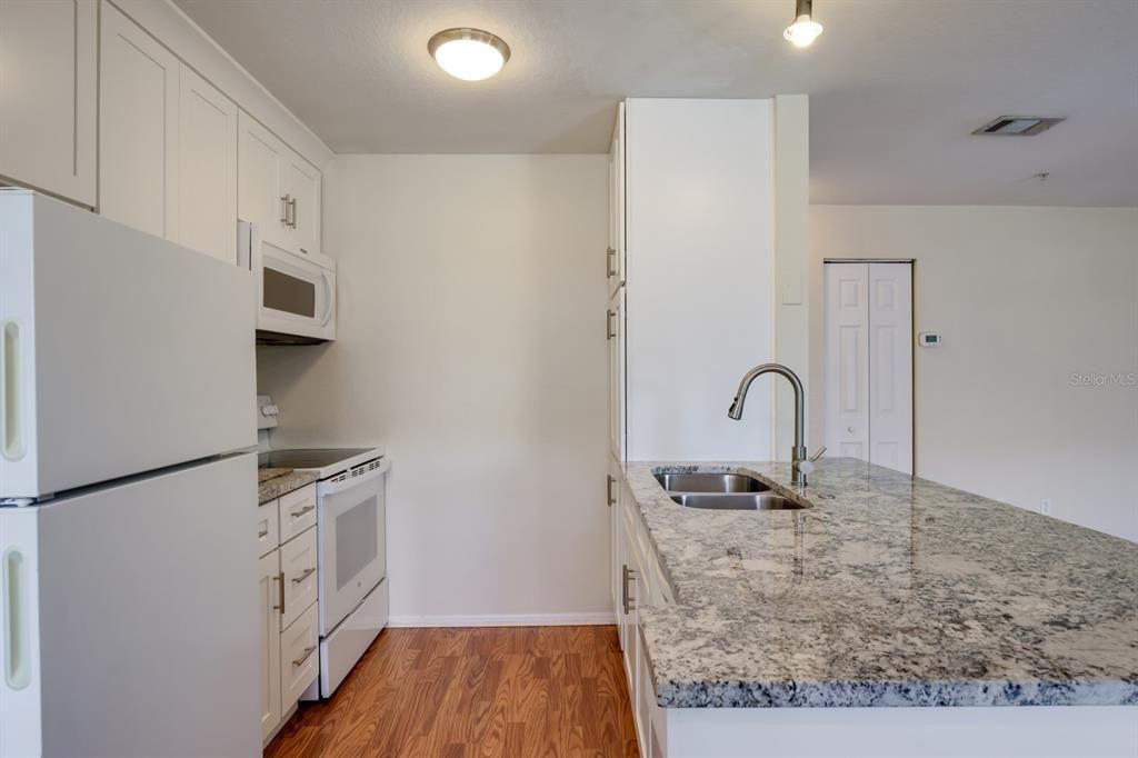 For Sale: $310,000 (2 beds, 2 baths, 1224 Square Feet)